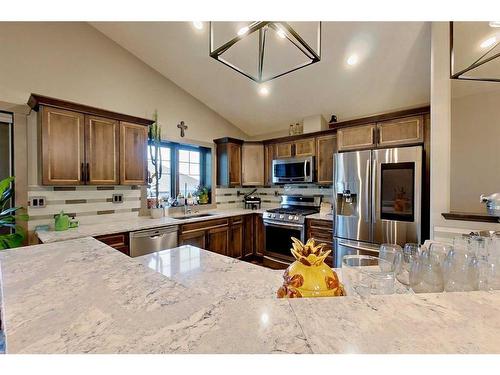 32244 Hwy 2A, Rural Mountain View County, AB - Indoor Photo Showing Kitchen With Upgraded Kitchen