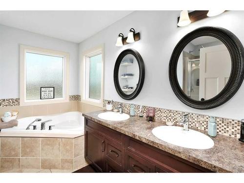 11 Henderson Close, Penhold, AB - Indoor Photo Showing Bathroom