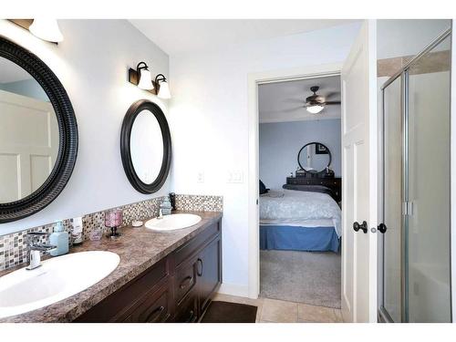 11 Henderson Close, Penhold, AB - Indoor Photo Showing Bathroom