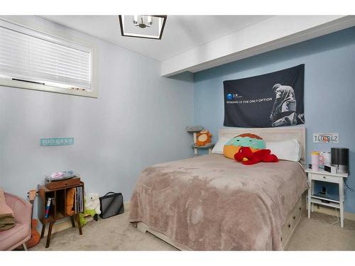 11 Henderson Close, Penhold, AB - Indoor Photo Showing Bedroom