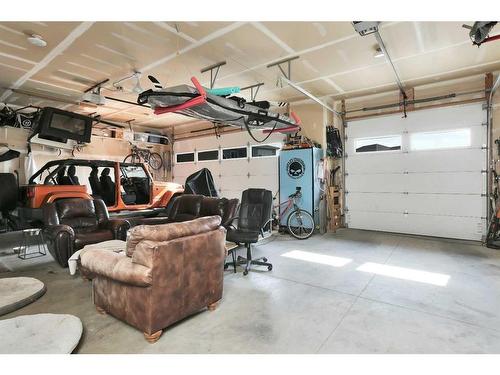 11 Henderson Close, Penhold, AB - Indoor Photo Showing Garage