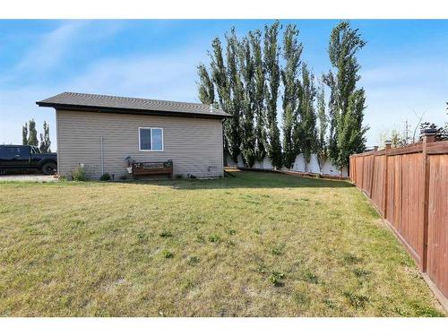 11 Henderson Close, Penhold, AB - Outdoor