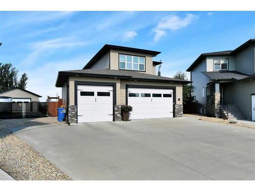 11 Henderson Close, Penhold, AB - Outdoor With Facade