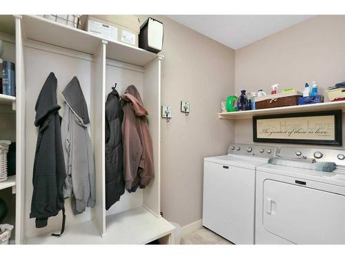 11 Henderson Close, Penhold, AB - Indoor Photo Showing Laundry Room