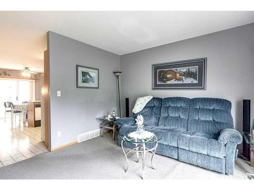 3502-3504-3508-3500 48 Avenue, Red Deer, AB - Indoor Photo Showing Living Room