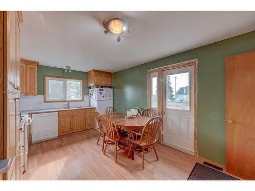 533 2Nd Avenue, Elnora, AB - Indoor Photo Showing Dining Room