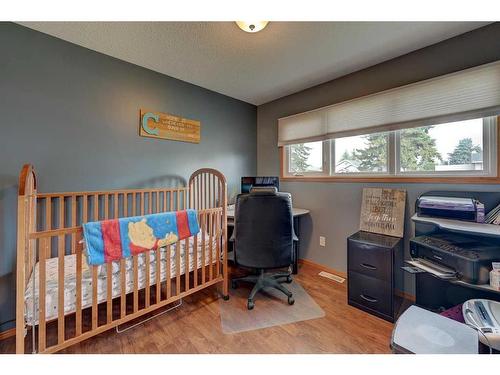 533 2Nd Avenue, Elnora, AB - Indoor Photo Showing Bedroom