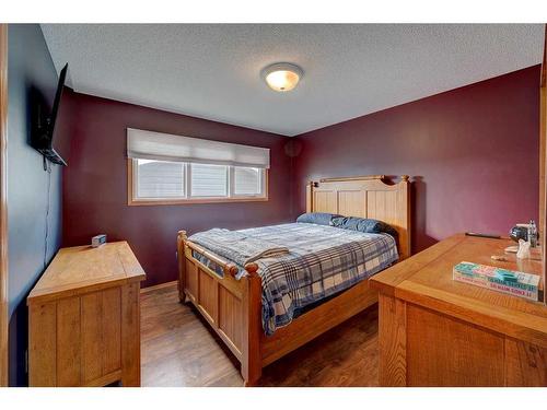 533 2Nd Avenue, Elnora, AB - Indoor Photo Showing Bedroom