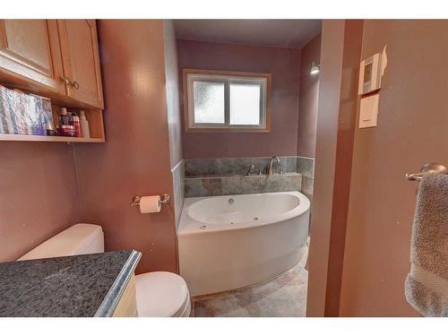 533 2Nd Avenue, Elnora, AB - Indoor Photo Showing Bathroom