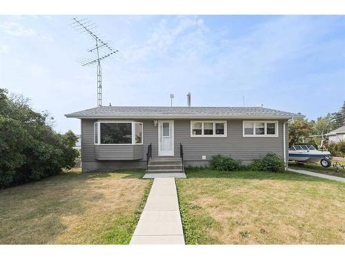 533 2Nd Avenue, Elnora, AB - Outdoor With Facade