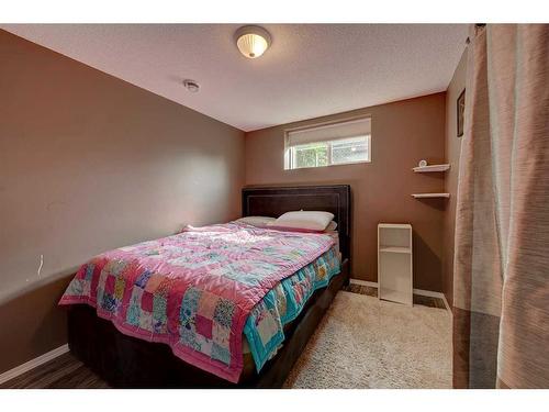 533 2Nd Avenue, Elnora, AB - Indoor Photo Showing Bedroom