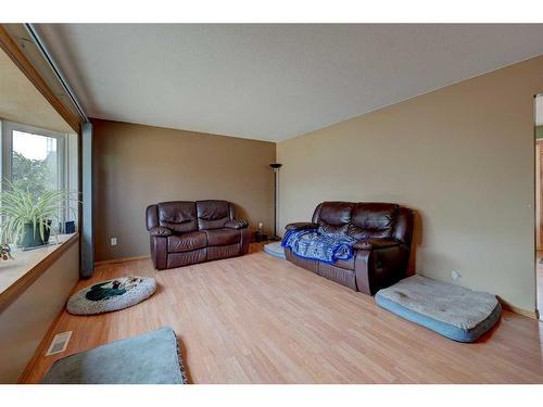 533 2Nd Avenue, Elnora, AB - Indoor