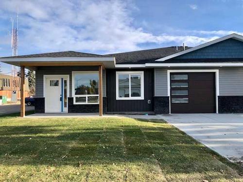 #2-4738 49A Avenue, Lacombe, AB - Outdoor