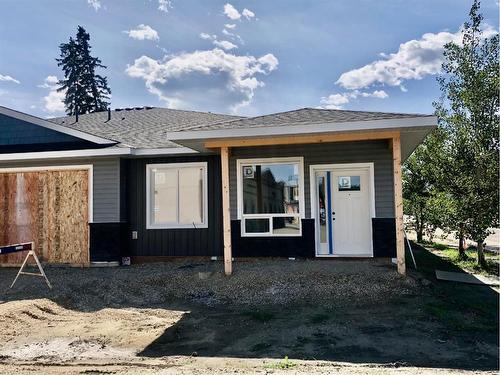 #4-4738 49A Avenue, Lacombe, AB - Outdoor