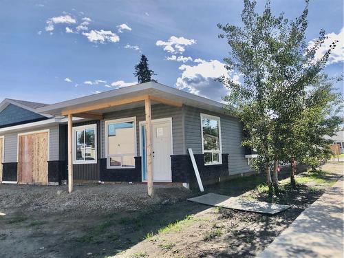 #4-4738 49A Avenue, Lacombe, AB - Outdoor