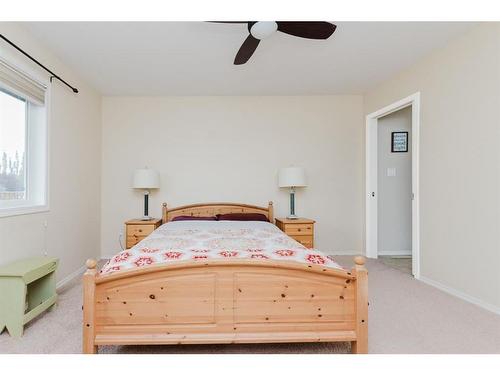 41 Inglewood Drive, Red Deer, AB - Indoor Photo Showing Bedroom