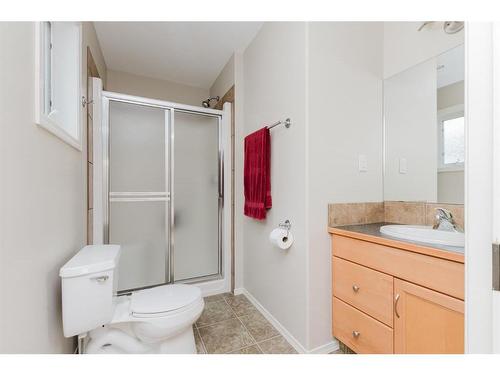 41 Inglewood Drive, Red Deer, AB - Indoor Photo Showing Bathroom