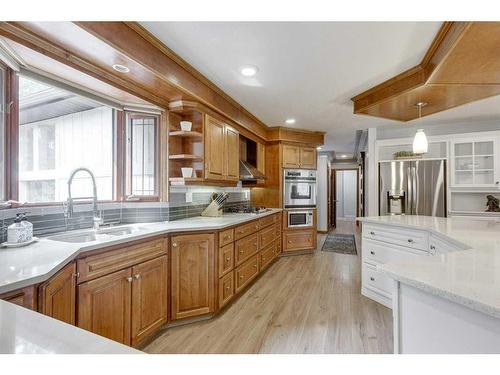 3526 Spruce Drive, Red Deer, AB - Indoor Photo Showing Kitchen With Upgraded Kitchen