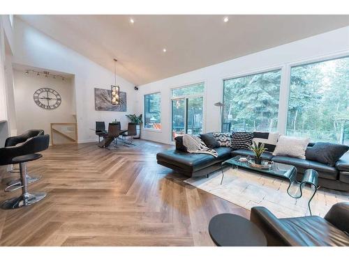 195 Piper Drive, Red Deer, AB - Indoor Photo Showing Living Room