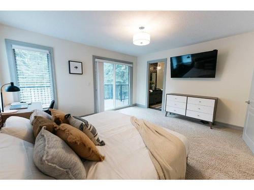 195 Piper Drive, Red Deer, AB - Indoor Photo Showing Bedroom