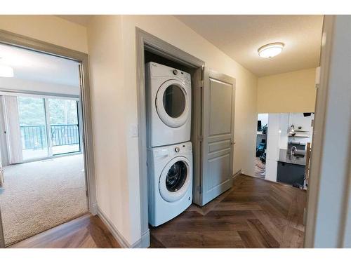 195 Piper Drive, Red Deer, AB - Indoor Photo Showing Laundry Room