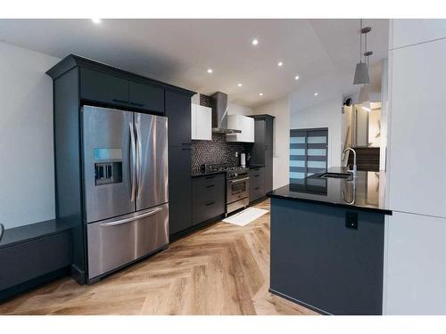 195 Piper Drive, Red Deer, AB - Indoor Photo Showing Kitchen