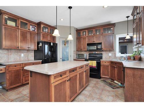 53 Pondside Crescent, Blackfalds, AB - Indoor Photo Showing Kitchen