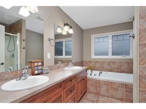 53 Pondside Crescent, Blackfalds, AB - Indoor Photo Showing Bathroom