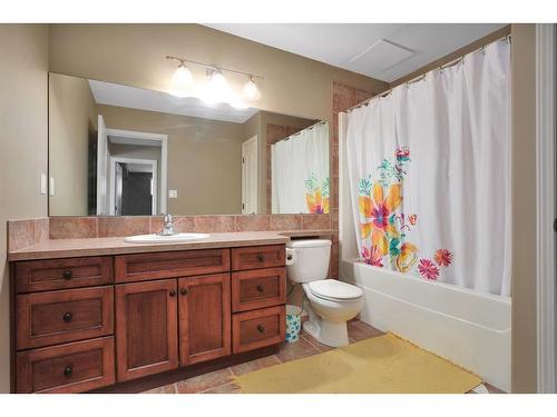 53 Pondside Crescent, Blackfalds, AB - Indoor Photo Showing Bathroom