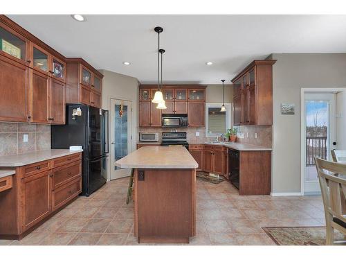 53 Pondside Crescent, Blackfalds, AB - Indoor Photo Showing Kitchen With Double Sink