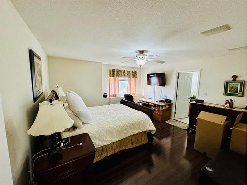 14 Langford Crescent, Red Deer, AB - Indoor Photo Showing Bedroom