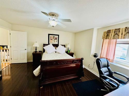 14 Langford Crescent, Red Deer, AB - Indoor Photo Showing Bedroom