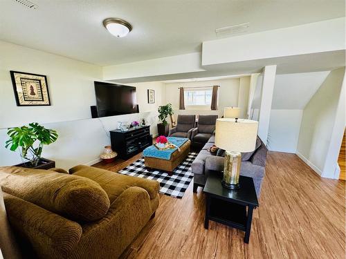 14 Langford Crescent, Red Deer, AB - Indoor Photo Showing Living Room