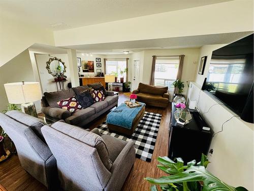 14 Langford Crescent, Red Deer, AB - Indoor Photo Showing Living Room