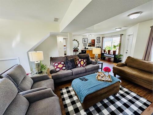 14 Langford Crescent, Red Deer, AB - Indoor Photo Showing Living Room