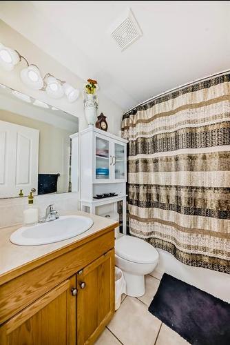 14 Langford Crescent, Red Deer, AB - Indoor Photo Showing Bathroom