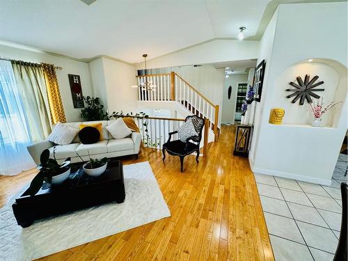 14 Langford Crescent, Red Deer, AB - Indoor Photo Showing Living Room