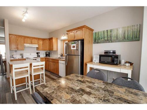 48 Chism Close, Red Deer, AB - Indoor Photo Showing Kitchen