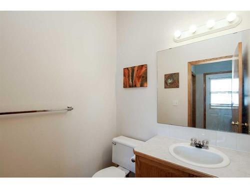 48 Chism Close, Red Deer, AB - Indoor Photo Showing Bathroom