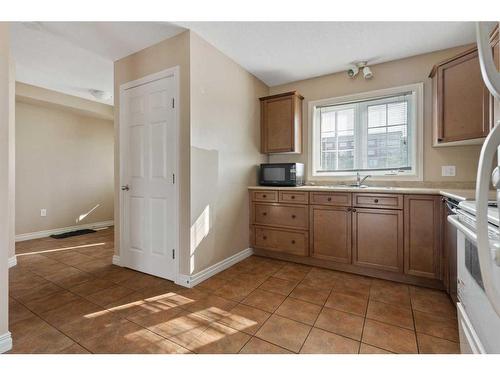 1-2614 11 Avenue, Wainwright, AB - Indoor Photo Showing Kitchen