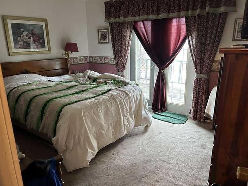 25566 Highway 42, Rural Red Deer County, AB - Indoor Photo Showing Bedroom