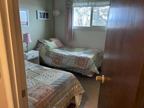 25566 Highway 42, Rural Red Deer County, AB - Indoor Photo Showing Bedroom