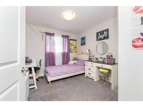 107-148 Vanier Drive, Red Deer, AB - Indoor Photo Showing Bedroom