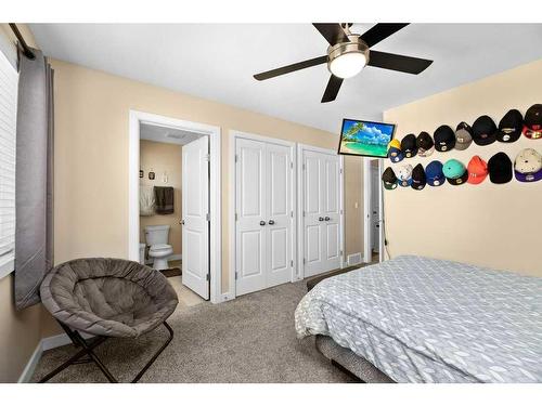 107-148 Vanier Drive, Red Deer, AB - Indoor Photo Showing Bedroom