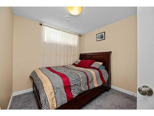 107-148 Vanier Drive, Red Deer, AB - Indoor Photo Showing Bedroom