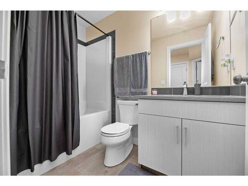 107-148 Vanier Drive, Red Deer, AB - Indoor Photo Showing Bathroom