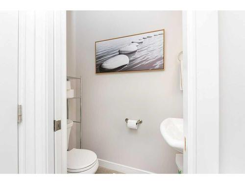 107-148 Vanier Drive, Red Deer, AB - Indoor Photo Showing Bathroom