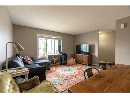 14-711 Beacon Hill Drive Drive, Fort Mcmurray, AB - Indoor Photo Showing Living Room