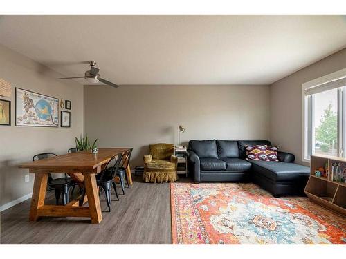 14-711 Beacon Hill Drive Drive, Fort Mcmurray, AB - Indoor Photo Showing Living Room