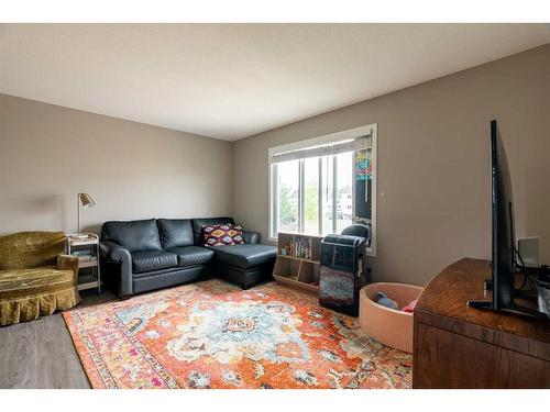 14-711 Beacon Hill Drive Drive, Fort Mcmurray, AB - Indoor Photo Showing Living Room